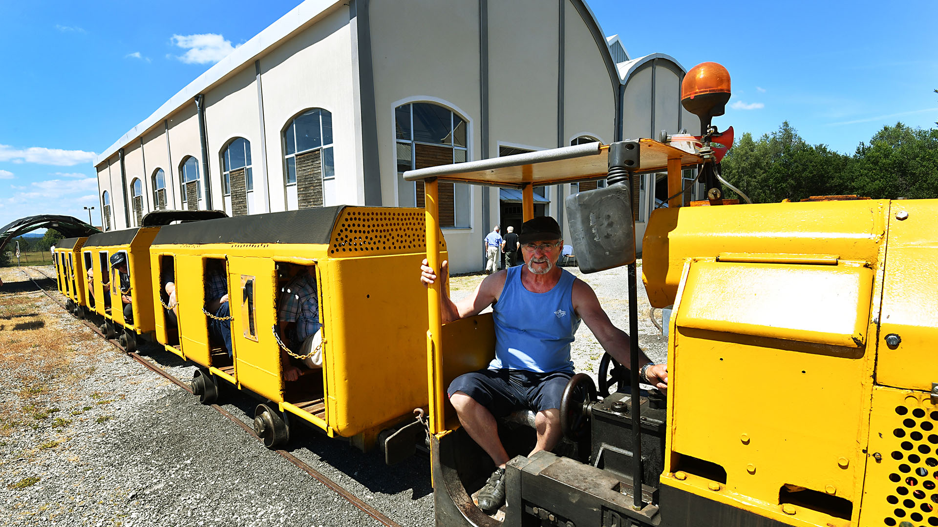 Locomotive DECAUVILLE entrainant le train des mineurs